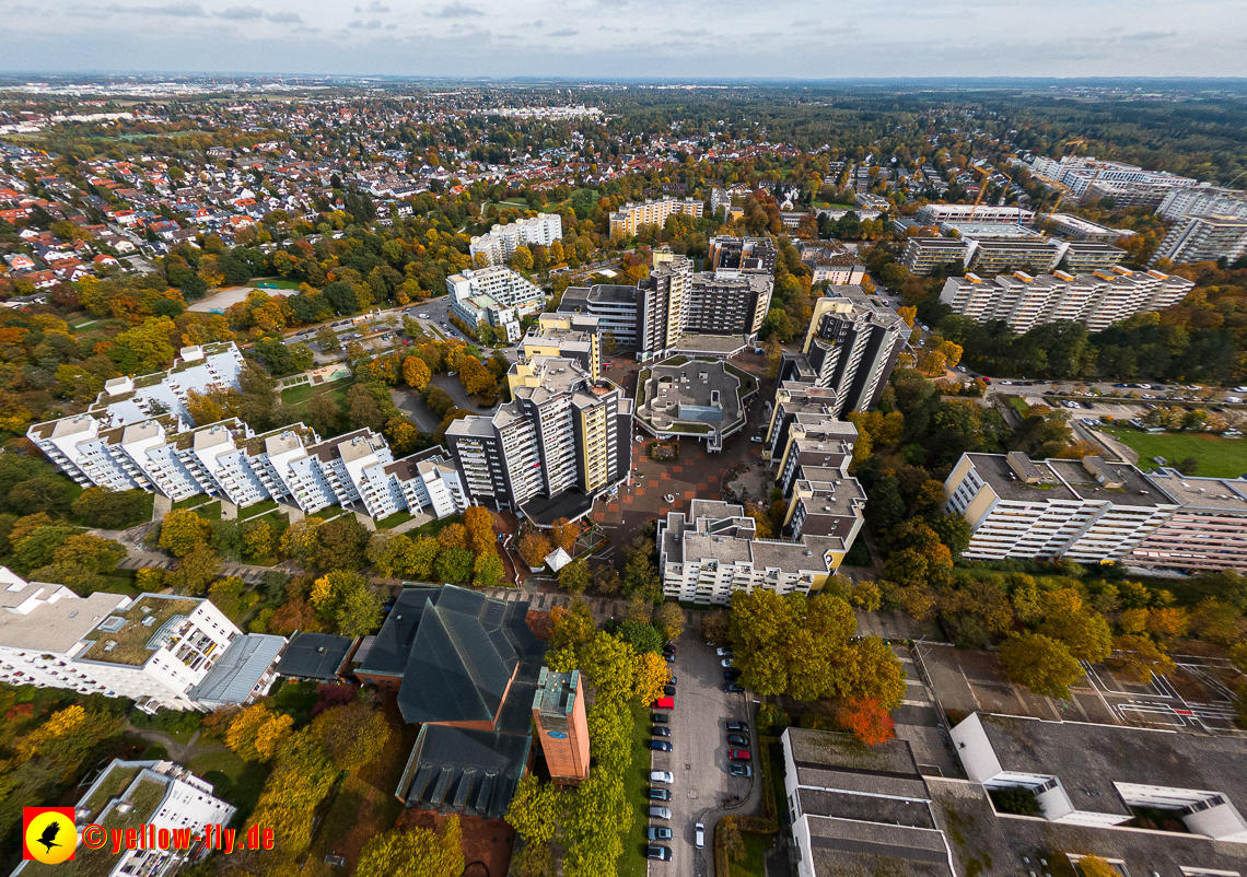 13.10.2022 - Marx-Zenrtum am Karl-Marx-Ring in Neuperlach